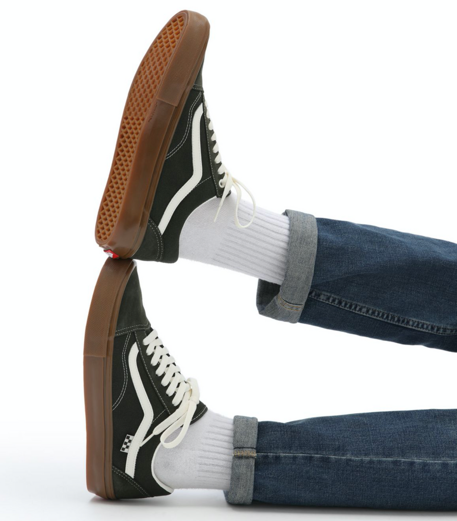 Black and white vans gum sole online